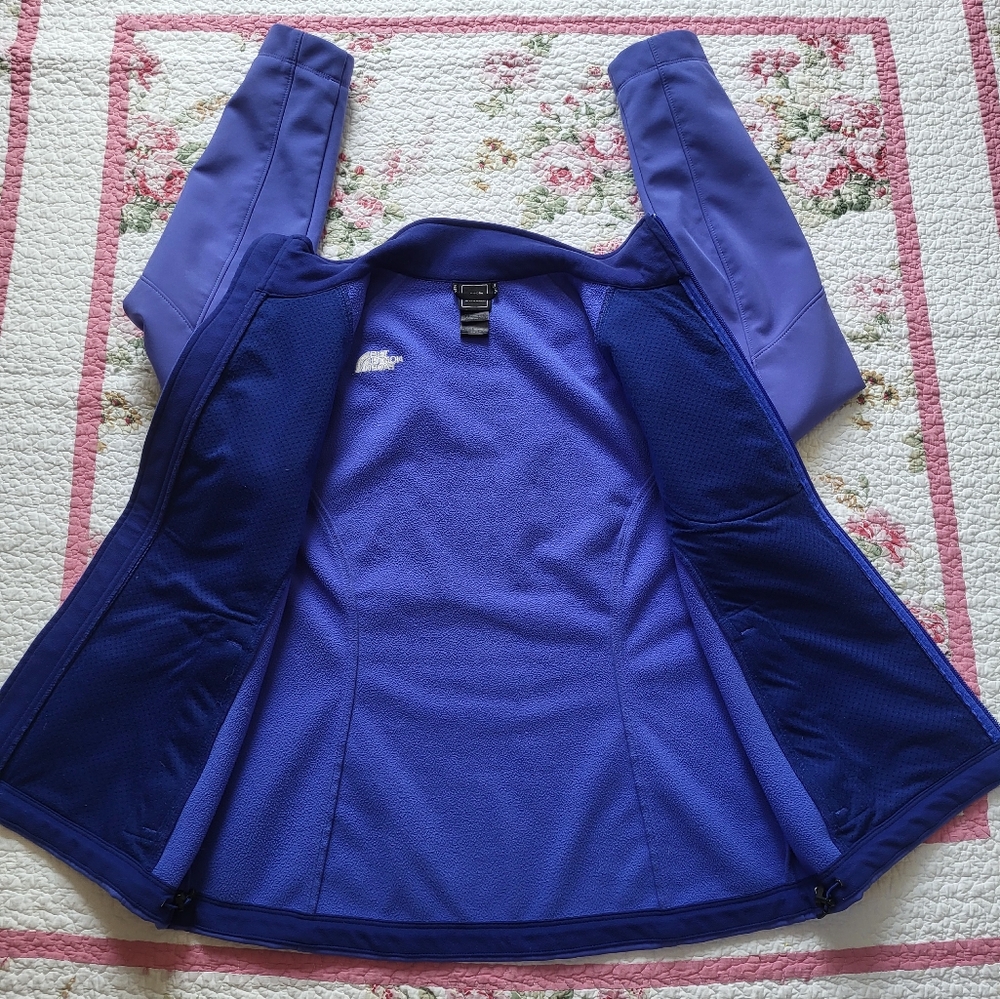 The North Face Women's Apex Jacket L/G in Indigo - Picture 4 of 11